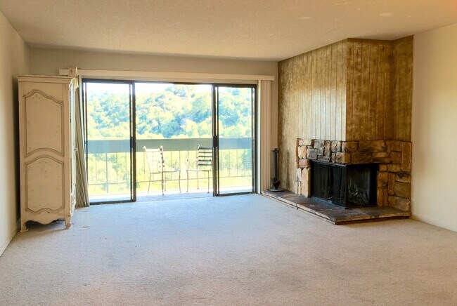 Foto del edificio - Large 3 bedroom, 2 bathroom condo with ama...