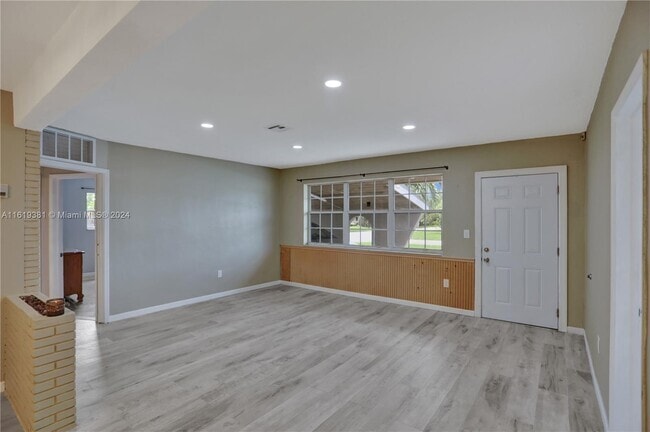 Building Photo - 7601 Juniper St