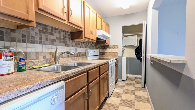 Foto del edificio - 1965 N Hicks Rd