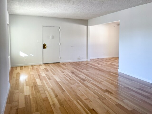 Building Photo - 16655 Vanowen St