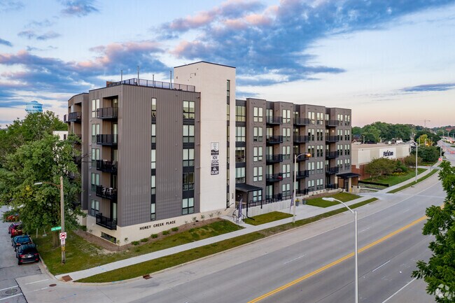 Foto del edificio - Honey Creek Place