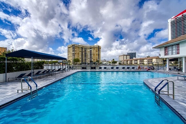 Building Photo - 1833 S Ocean Dr