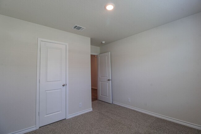 Foto del edificio - 21143 Gravel St