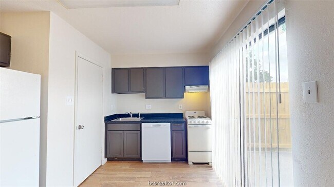 Foto del edificio - 725 Peppertree Dr