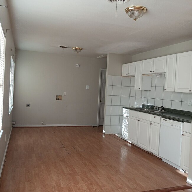 Building Photo - 4304 S Polk St