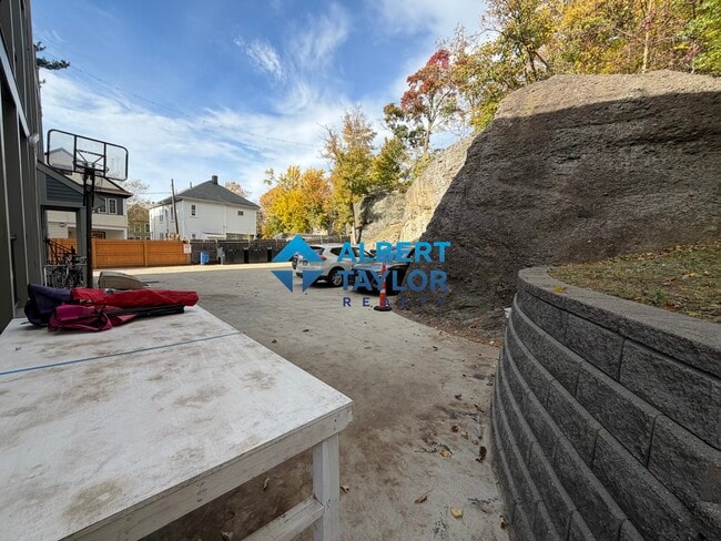 Building Photo - 145 Cedar St