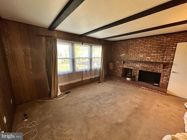 Foto del edificio - 69 Thornhill Ln