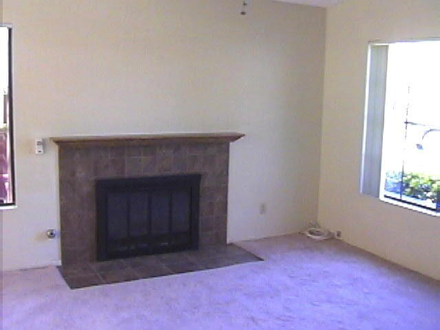 Building Photo - Single Family home with large back yard