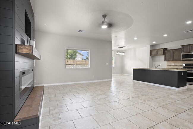Foto del edificio - 13511 Bradford St