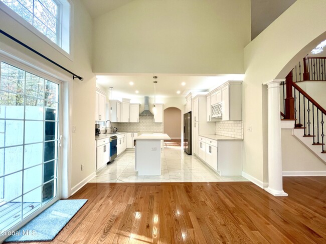 Building Photo - 11 Poplar Dr