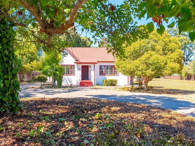 Building Photo - Three bedroom Napa Valley Home