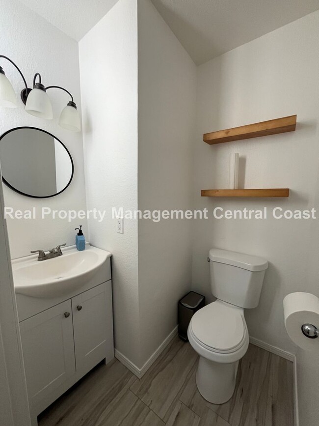 Building Photo - AVAILABLE NOW - 2 Bed / 1.5 Bath Atascader...