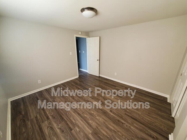 Foto del edificio - 1857 E 8th St