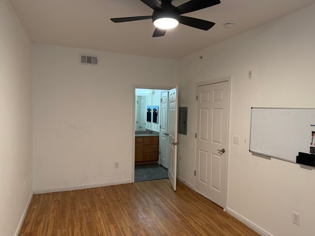 Foto del edificio - 2502 Leon St