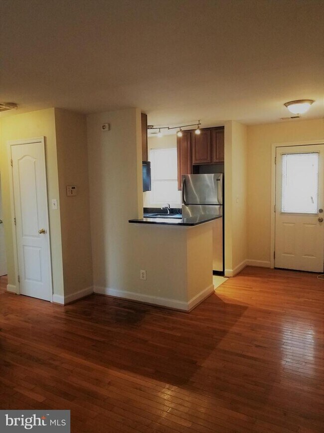 Foto del edificio - 6870 Hawthorne St