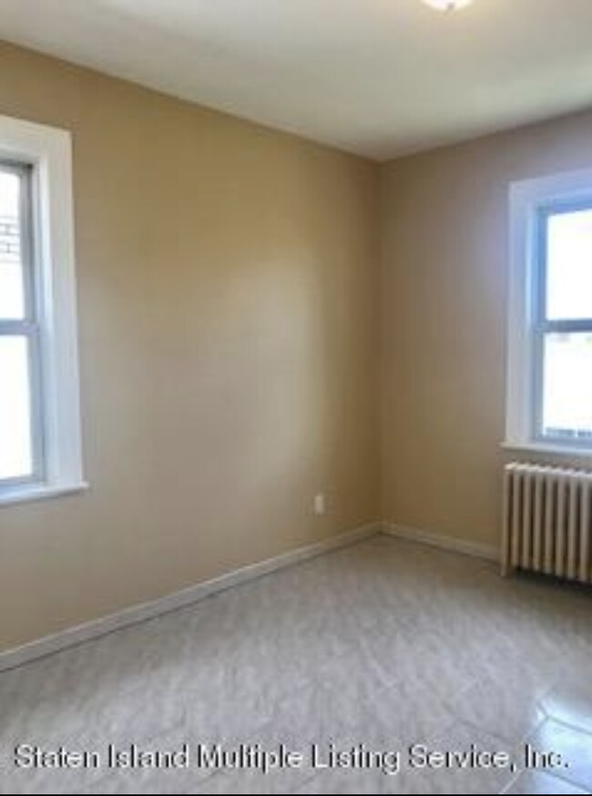 Foto del edificio - 251 Garretson Ave