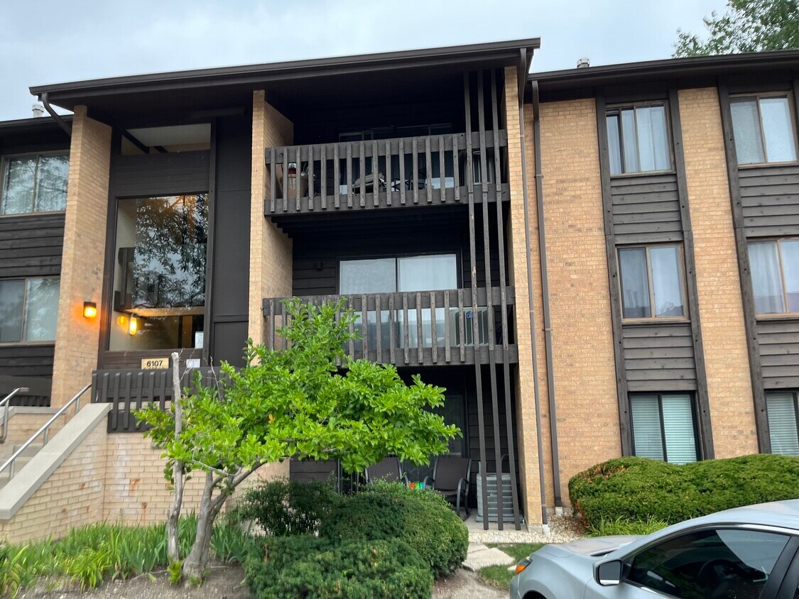 6107 Knoll Valley Dr Unit 206, Willowbrook, IL 60527 Condo for Rent