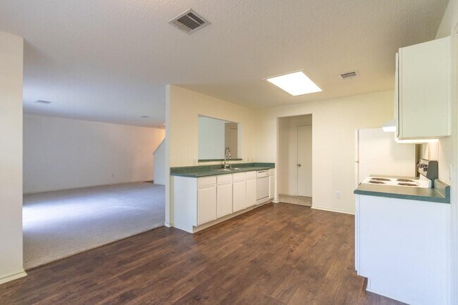 Building Photo - 2511 Stapleford Dr