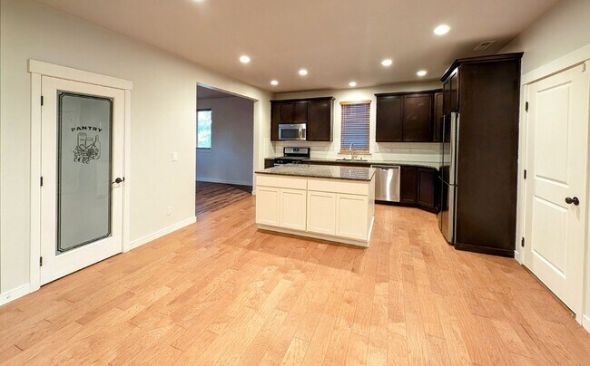 Foto del edificio - $1000 MOVE-IN SPECIAL - NEWER 4+ Bedroom H...