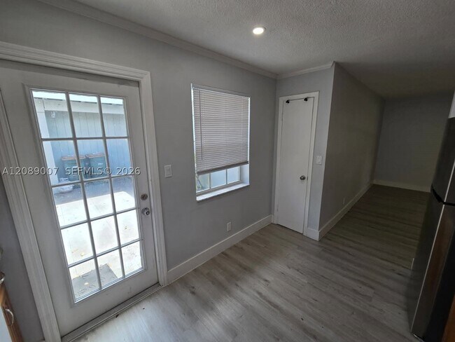 Building Photo - 2500 NE 19th Ave