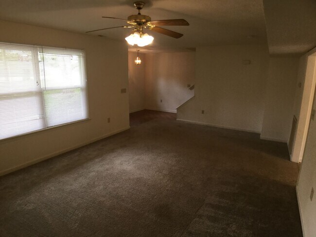 Building Photo - Christiansburg, 3 BR / 2 BA, Available Aug 25