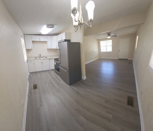 Building Photo - 4158 Lockhart Dr N