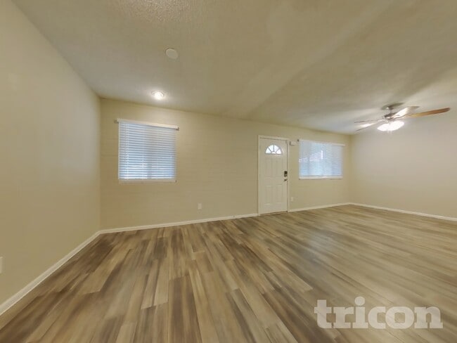 Building Photo - 4241 N 73rd Ln