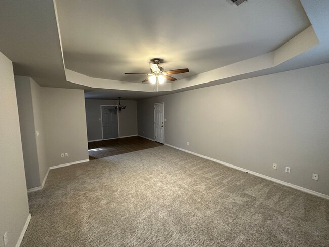 Building Photo - Come take a look at this 3-bedroom 2-bathr...