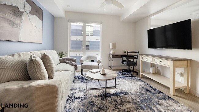 Building Photo - 707 S Farmer Ave