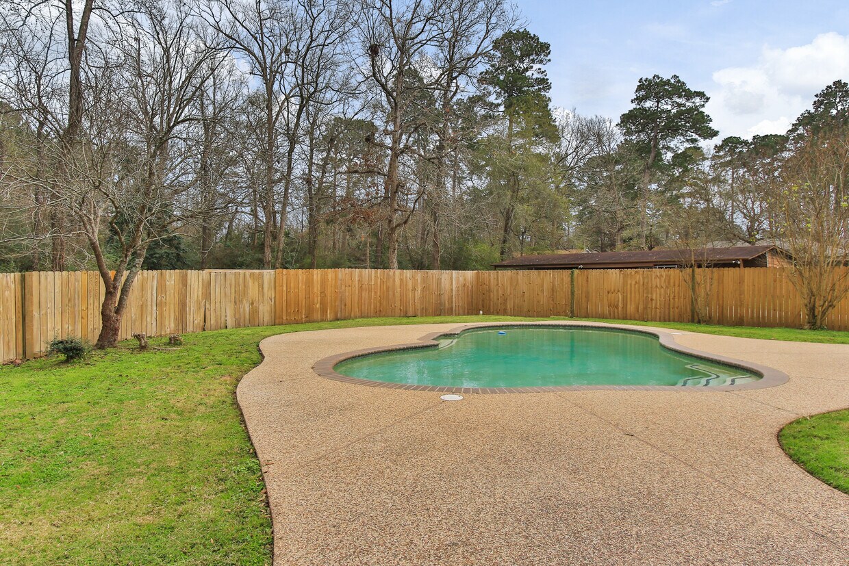 Primary Photo - 200 Parkway Dr