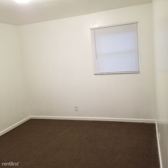 Building Photo - 3 br, 1 bath House - 3868 Strathmore Dr