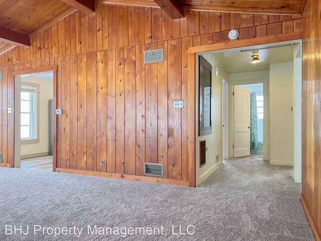 Building Photo - 3 br, 1 bath House - 6868 Coffeen Ave