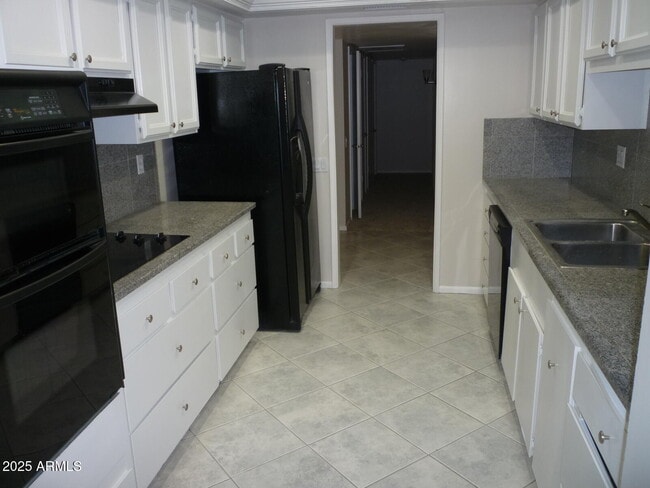 Building Photo - 12618 W Parkwood Dr