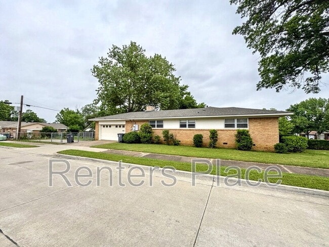 Foto del edificio - 1738 S 74th Ave E