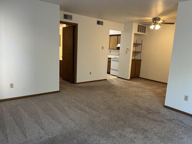 Dining Room - College Court Apartments