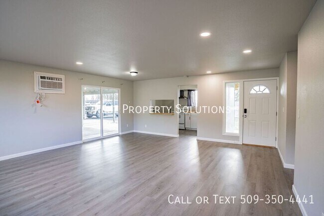 Foto del edificio - 160 Carswell Dr