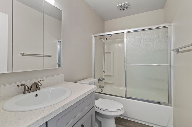 Building Photo - Whispering Oaks Apartments