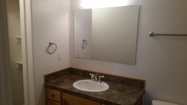 Building Photo - 660 Ruby Cir