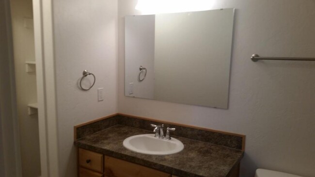 Building Photo - 660 Ruby Circle B1