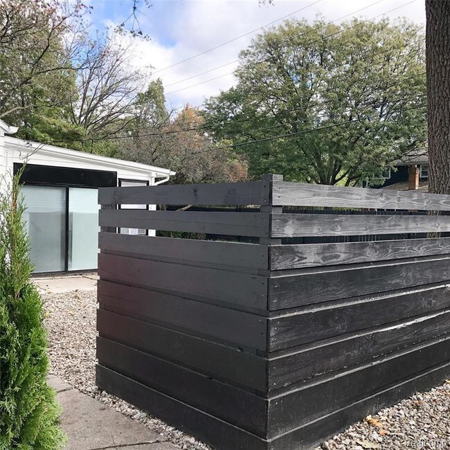 Building Photo - 30706 Everett St