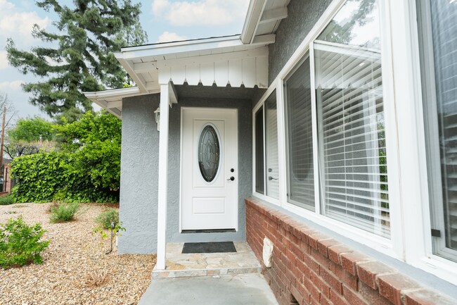 Foto del edificio - 15942 Devonshire St