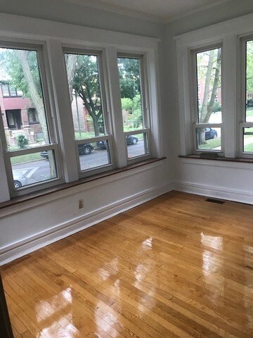 Foto principal - 7322 S Crandon Ave