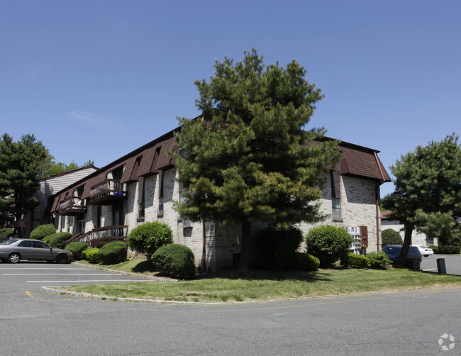 Building Photo - Evergreen Meadows