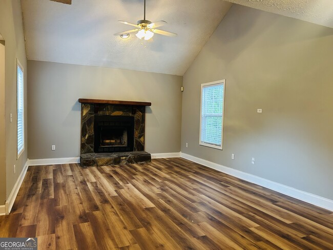 Building Photo - 207 Hillcrest Dr