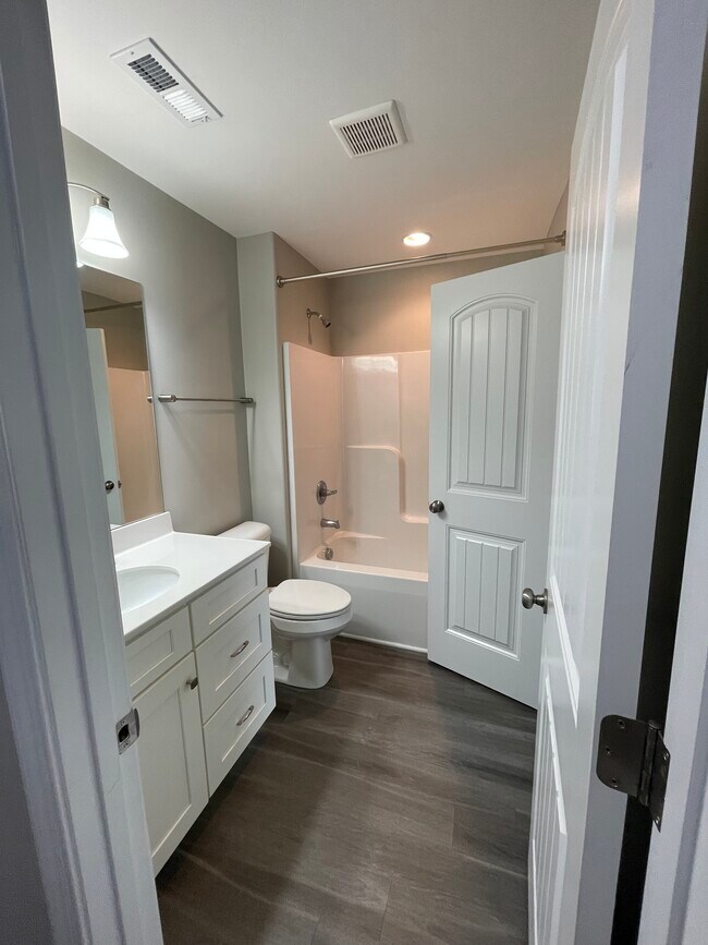 Building Photo - 5918 Knox Hill Way