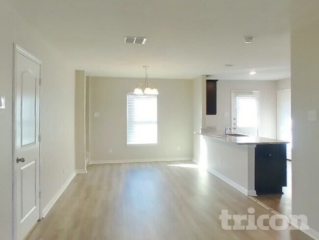 Building Photo - 11826 Davalos Ln