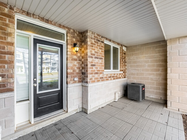 Building Photo - 130 Daylily Ln
