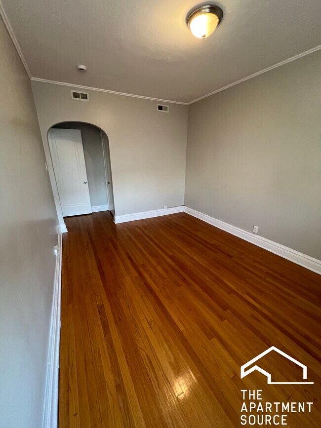 Foto del edificio - 2140 Clarence Ave