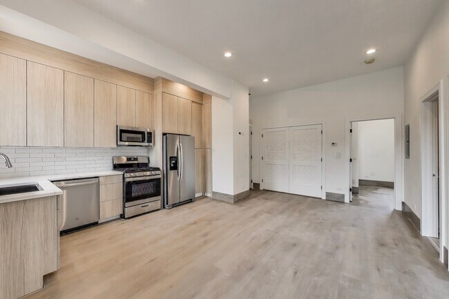 Foto del edificio - 2023 N Drake Ave