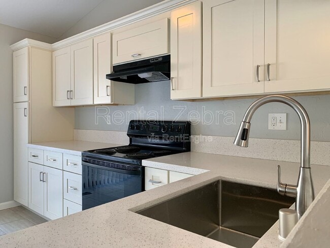 Building Photo - 1592 Ashwood Dr
